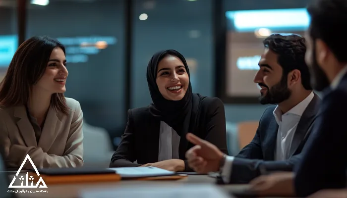 دفتر مدرن شرکتی با تمرکز بر برند کارفرمایی، همکاری تیمی و نمایش ارزش‌های سازمانی در فضای الهام‌بخش