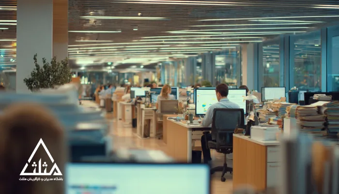 تصویر محیط کاری و میز کار و برگه های اداری و کامپیوتر