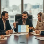 جلسه مدیران در حال بررسی رفتار خرید مشتری و تصمیم‌گیری احساسی در کنار تحلیل منطقی بازاریابی