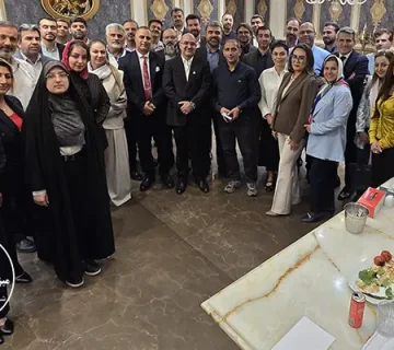 تصویر گروهی مدیران و کارآفرینان حاضر در سومین دورهمی میز مدیران مثلث